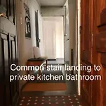 Old City Gem-Very Comfy Bed-Bakery Downstairs Apartment