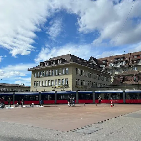 Old Town Gem Comfy Queen Bed & Fast Wifi *