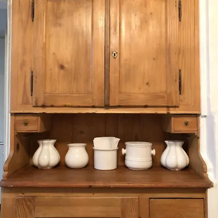 Old Town Gem Comfy Queen Bed & Fast Wifi Lägenhet *