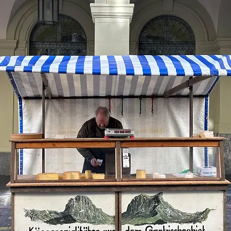 Old Town Gem Comfy Queen Bed & Fast Wifi Apartment *