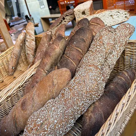 Old Gem-very Comfy Bed-bakery Downstairs * Берн