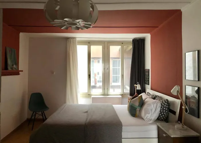 Old City Gem-Very Comfy Bed-Bakery Downstairs * 베른