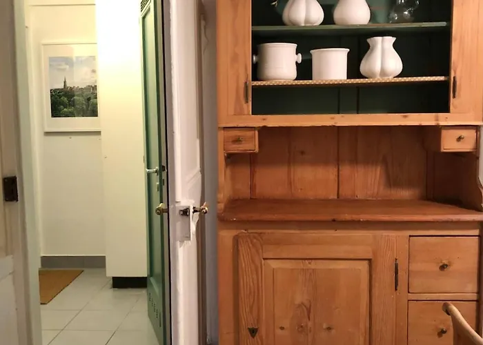 Old City Gem-Very Comfy Bed-Bakery Downstairs * 베른