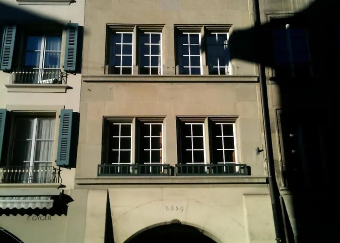 Old City Gem-Very Comfy Bed-Bakery Downstairs * 베른